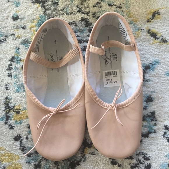 girls pink ballet shoes